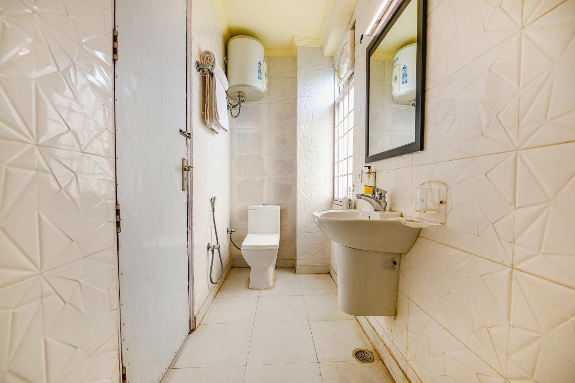 Fabhotel Ishtara Auberge - Nr Yashobhoomi Convention Centre 뉴델리 외부 사진